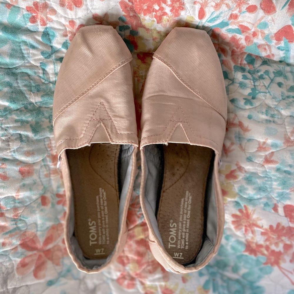 Light Pink Classic Toms